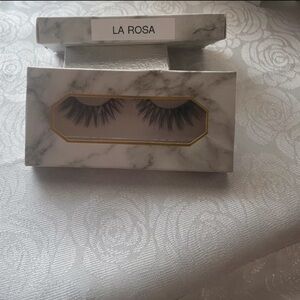 NWT La Rosa eyelashes 25mm it included lashes brush, tweezer